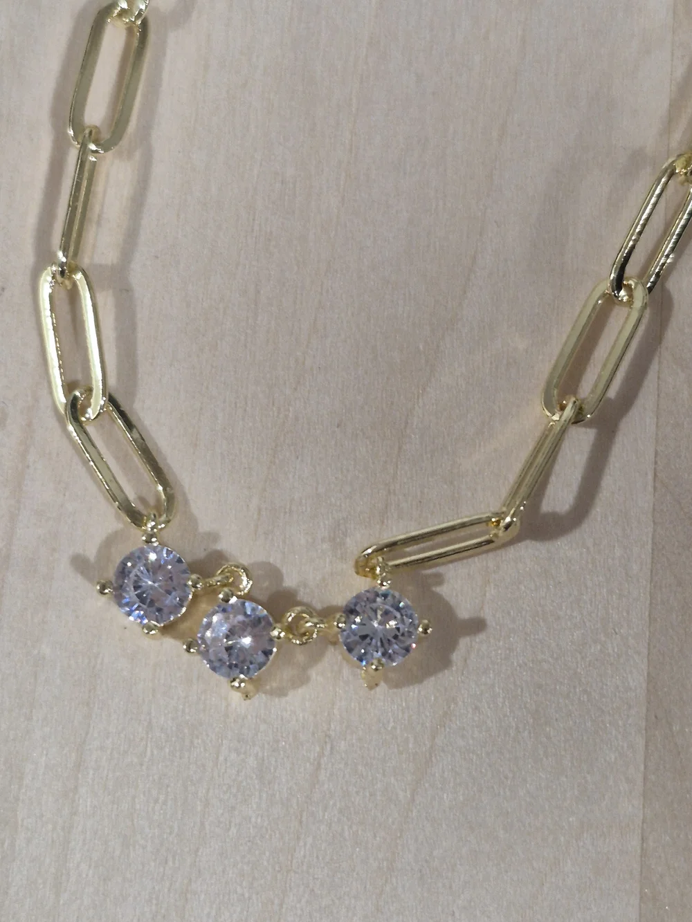 💛💛NEW💛💛 BEAUTIFUL!! Three CZ Minimalist PaperClip Necklace In GOLD Plating